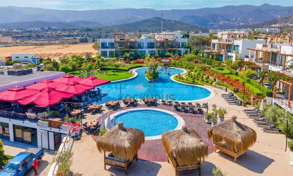 塞浦路斯凯里尼亚埃森特佩海滨豪华别墅和公寓度假概念